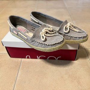 NWT! Sugar Loafers w/Ties - Grey - Size 8